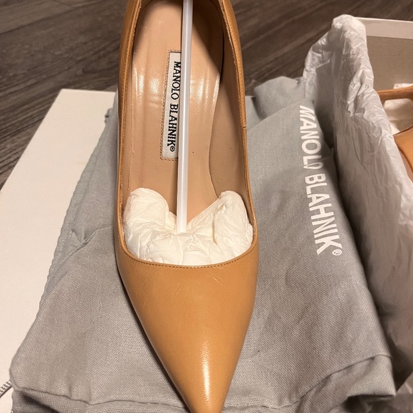 Manolo Blahnik, Classic Stilettos, Size 5.5, Camel Colour - Picture 3 of 4